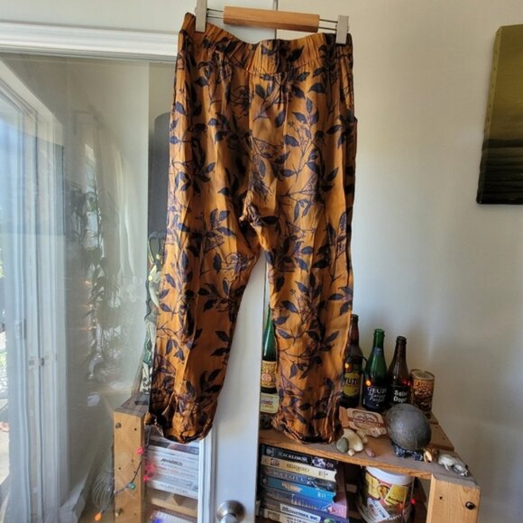 Allison wonderland floral jazz copper pants - Size 6 - Picture 2 of 7